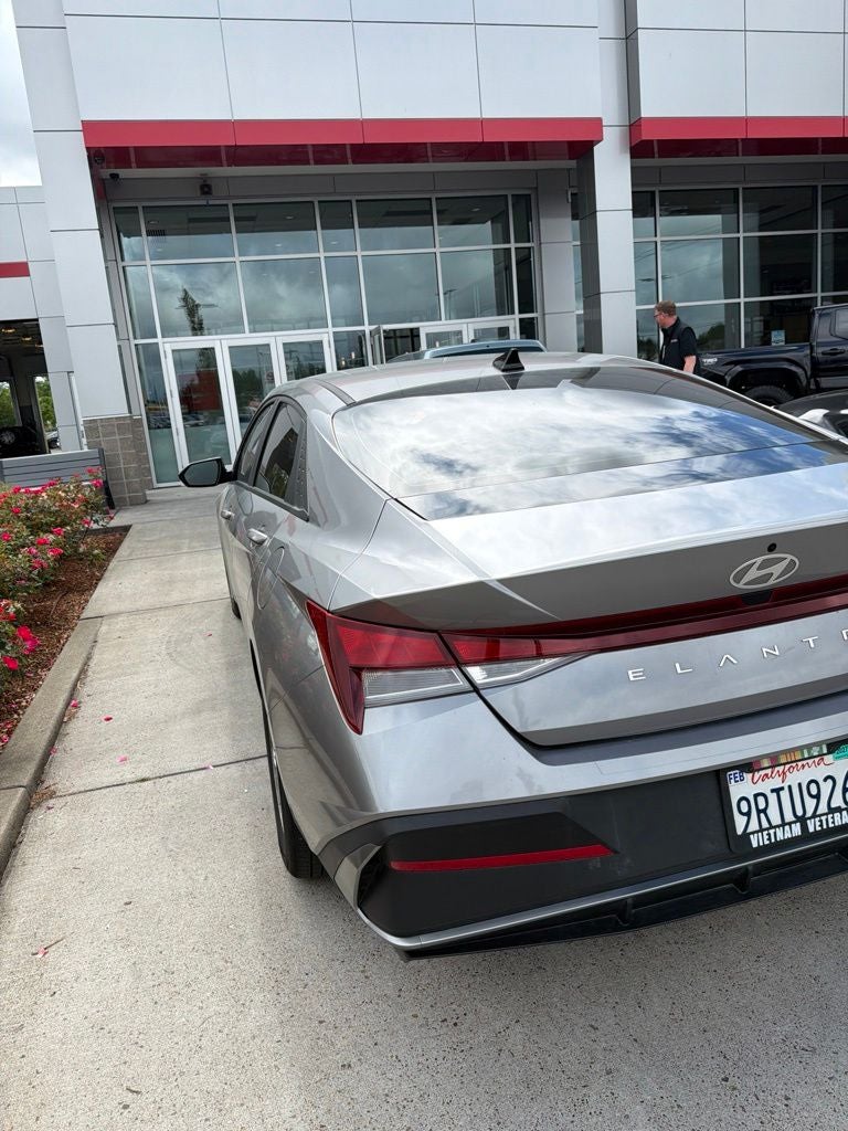 2025 Hyundai Elantra SE