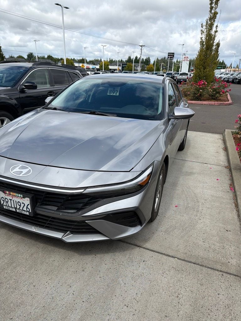 2025 Hyundai Elantra SE